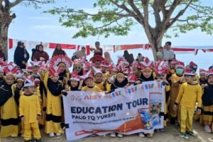 Education Tour PAUD Tahfidzul Qur’an Yurefi Kendari Mengenal Permainan Tradisional dan Kuliner Sulawesi di Pantai Nambo